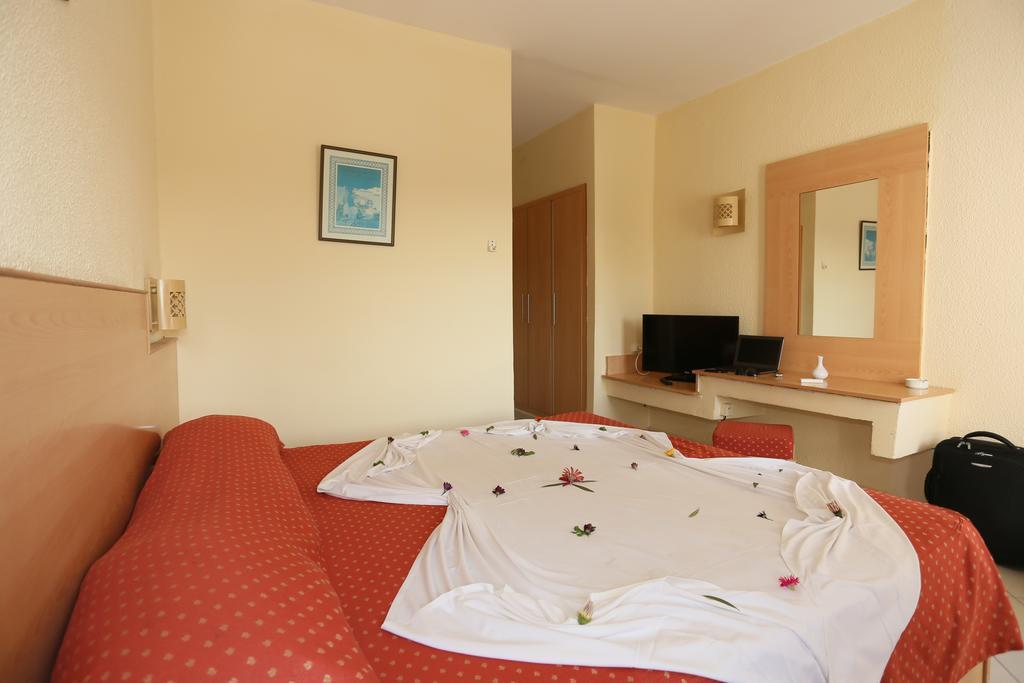 Hotel La Couronne 3*