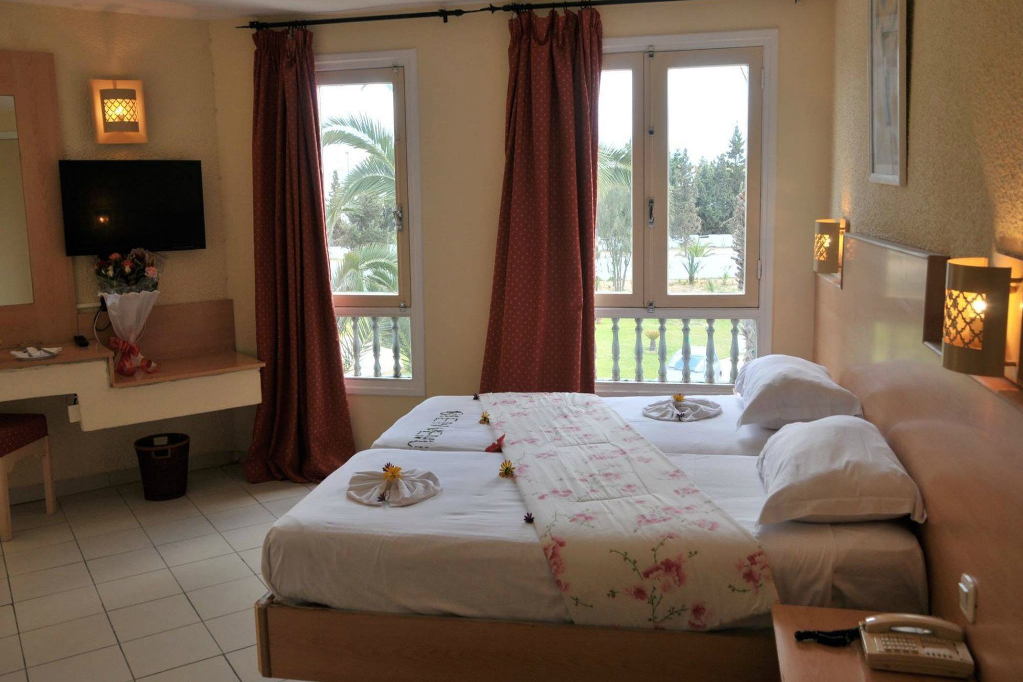 Hotel La Couronne 3*